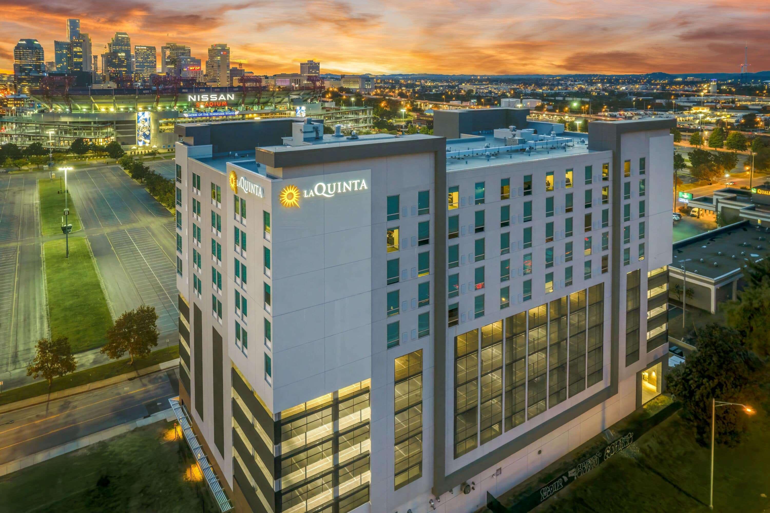 La Quinta Inn & Suites By Wyndham Nashville Downtown Stadium Εξωτερικό φωτογραφία